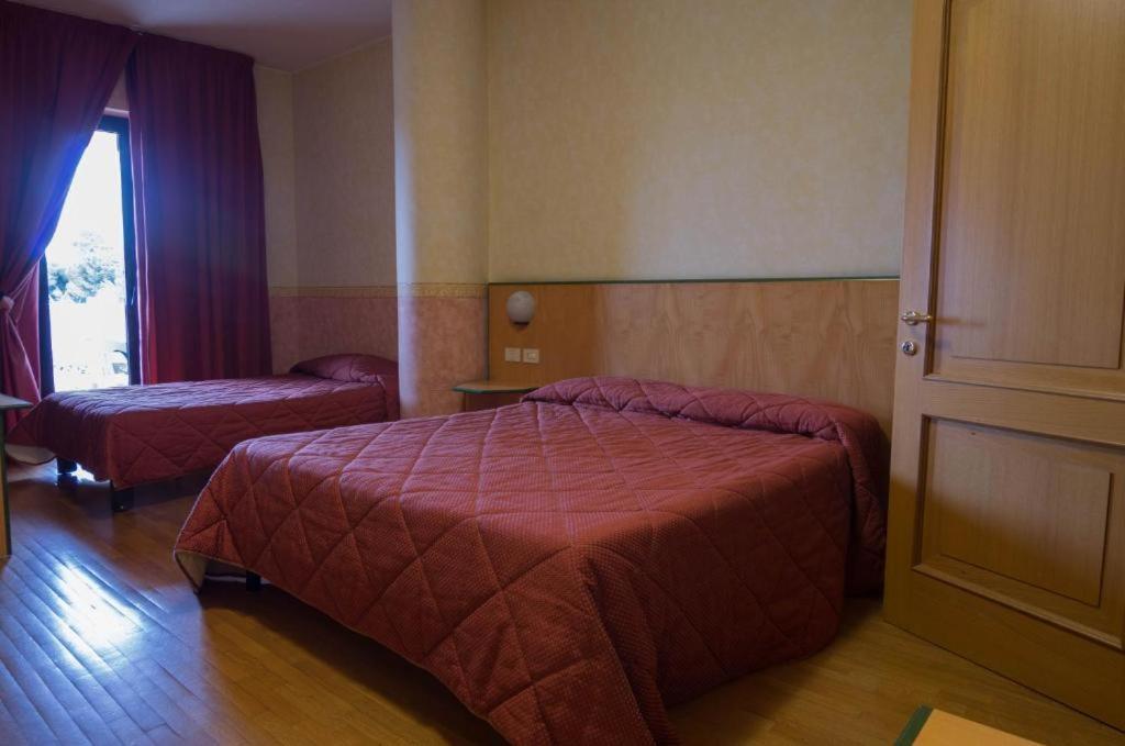 Hotel Baffo Rosso Alba Adriatica Exteriér fotografie