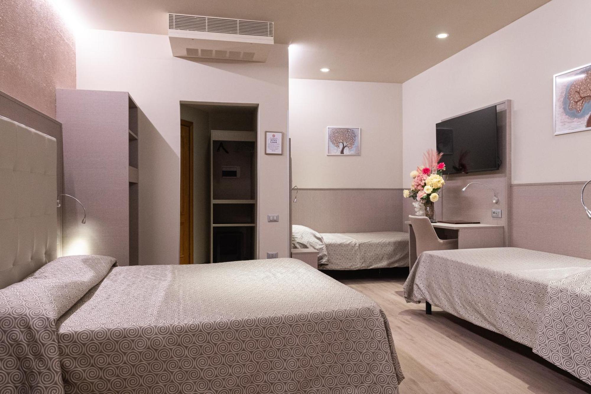 Hotel Baffo Rosso Alba Adriatica Exteriér fotografie