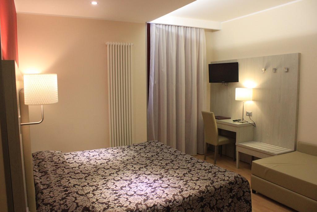Hotel Baffo Rosso Alba Adriatica Exteriér fotografie