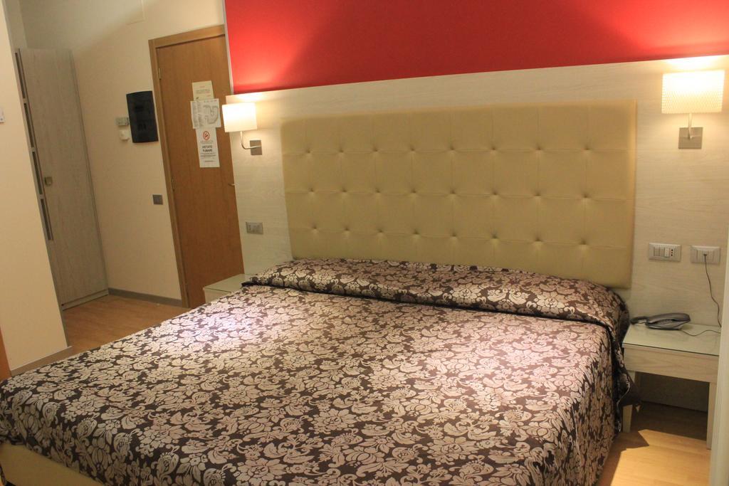 Hotel Baffo Rosso Alba Adriatica Exteriér fotografie