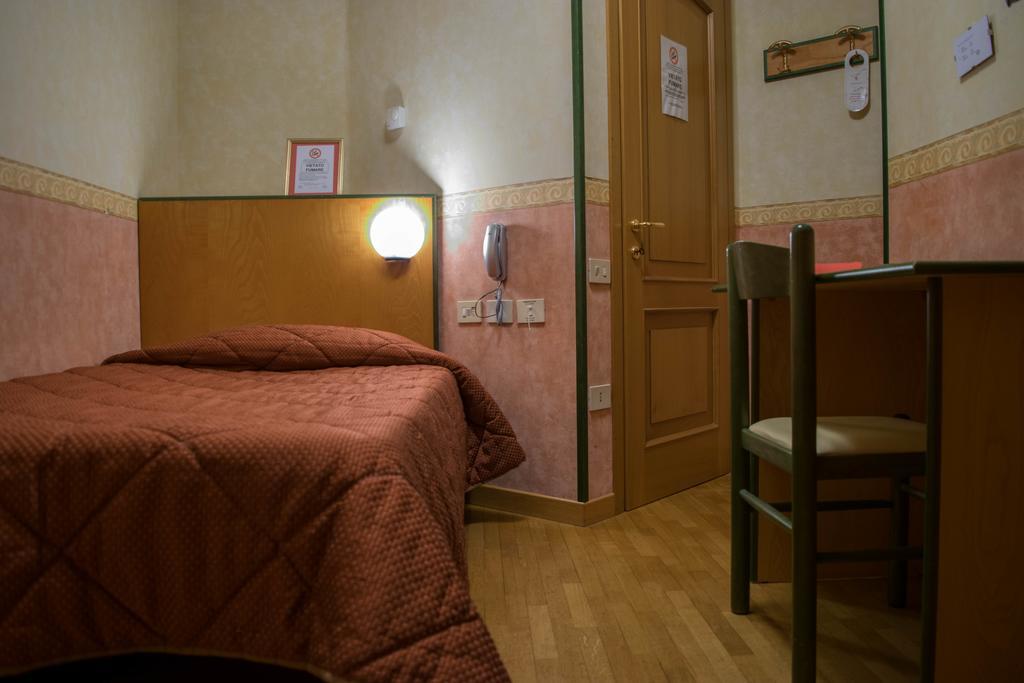 Hotel Baffo Rosso Alba Adriatica Exteriér fotografie