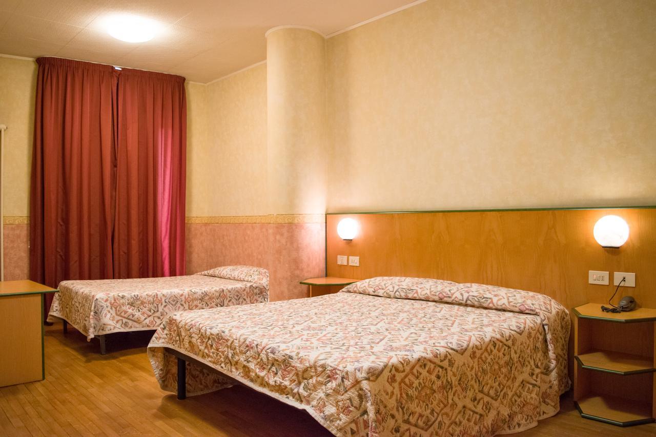 Hotel Baffo Rosso Alba Adriatica Exteriér fotografie